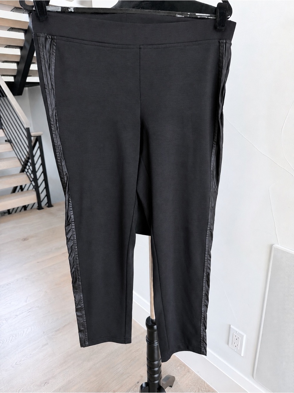 Black Women's Cropped Leggings with Side Trim size 30 length 33”